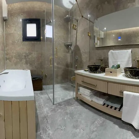 Luxury Boutuiqe 호텔 4*