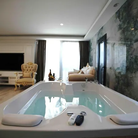 Luxury Boutuiqe 닷차