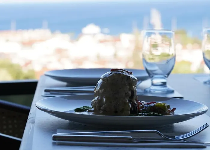 Отель Luxury Boutuiqe 4*