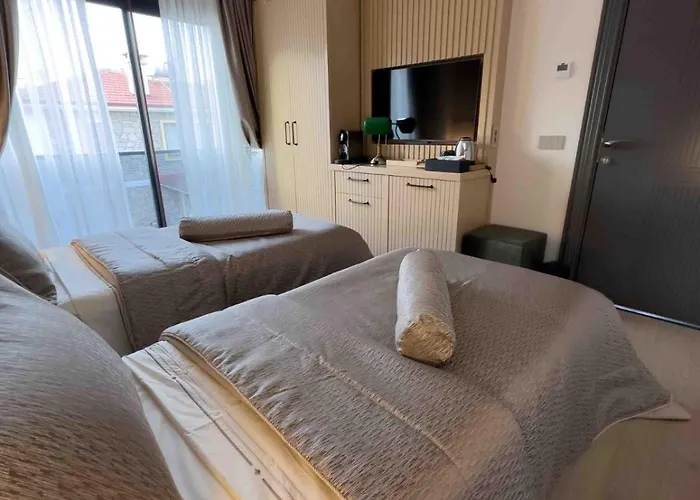 Отель Luxury Boutuiqe 4*