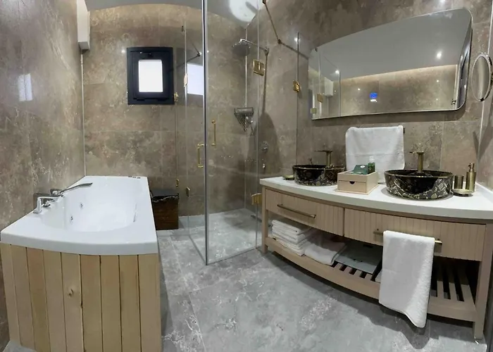 Luxury Boutuiqe Ξενοδοχείο 4*