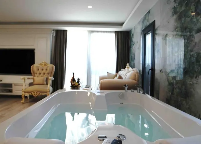 Luxury Boutuiqe Датча