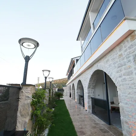 Hotel Luxury Boutuiqe 4*